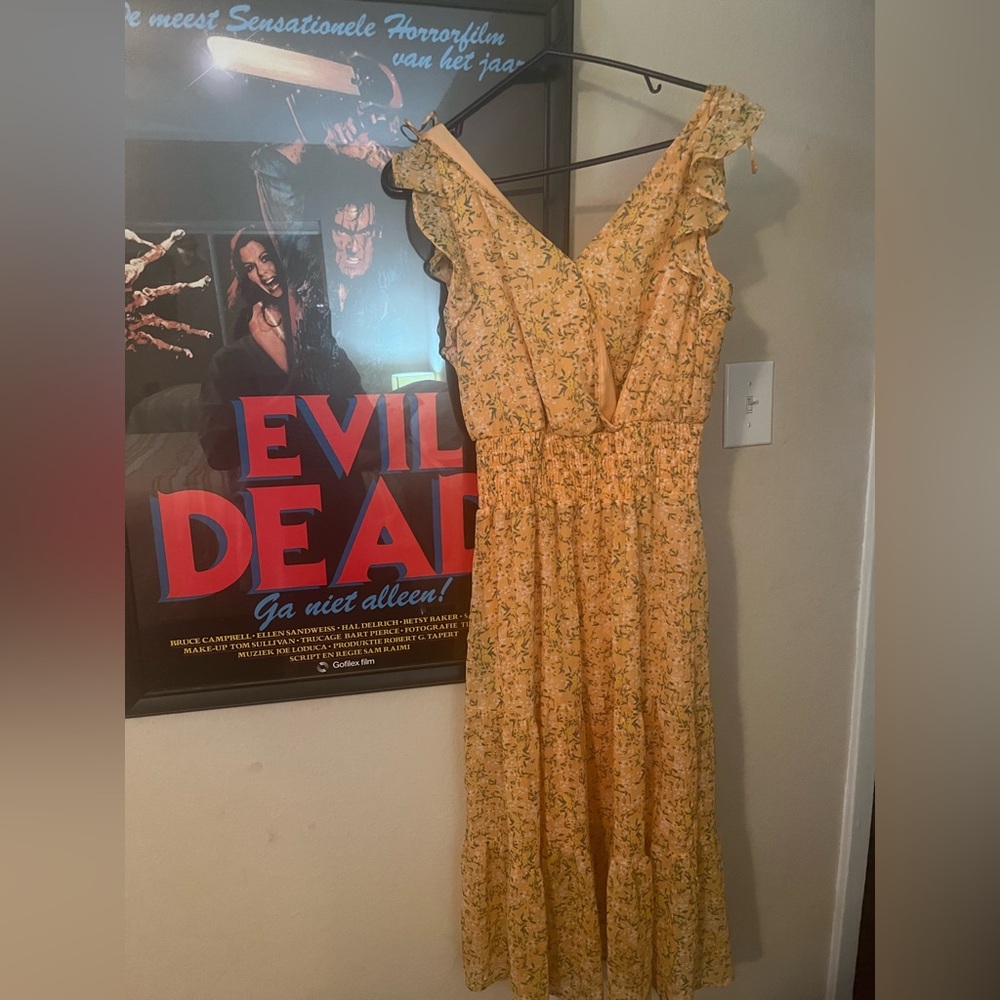 Cute summer dress. Bought for graduation but ended up never wearing it.